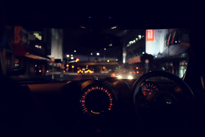 Conducir a altas horas de la noche fondo de pantalla
