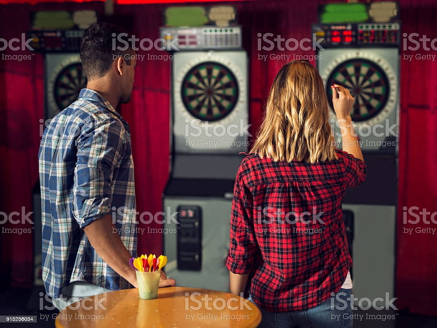 Young Couple Playing Darts Stock, darts couple HD wallpaper