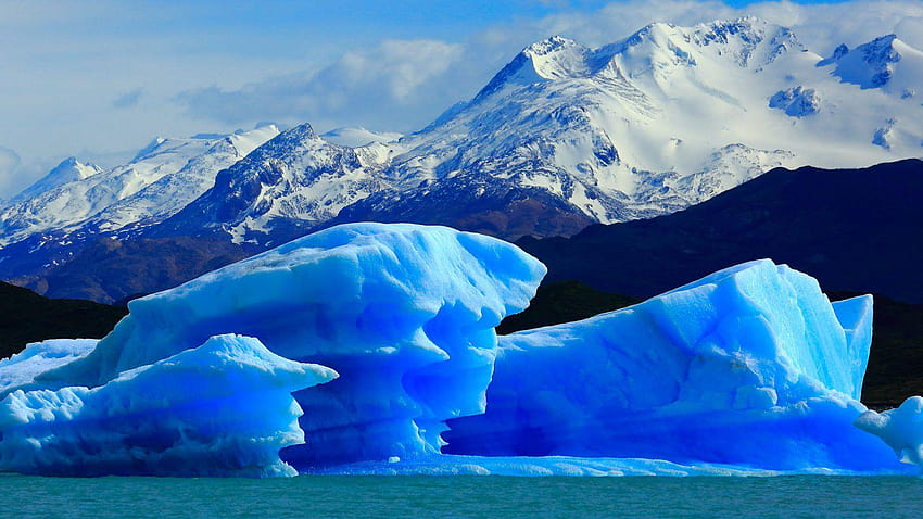 Explore ice blue glaciers that merge with the sky, los glaciares national park HD wallpaper