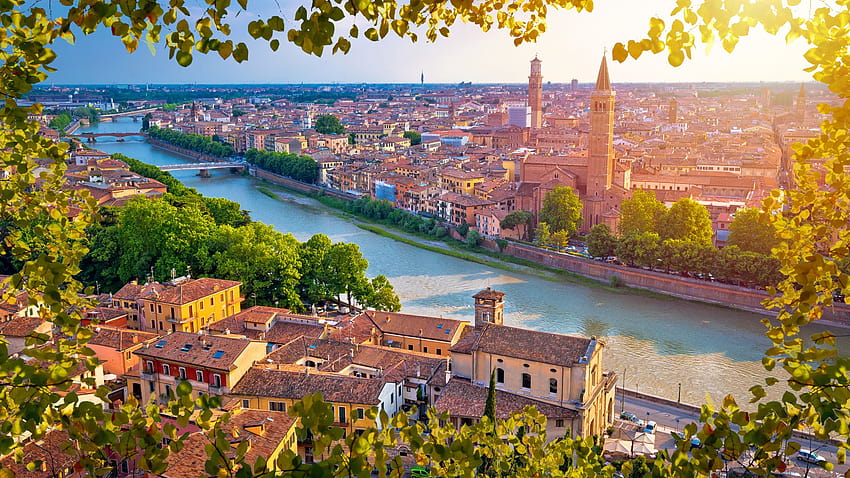 Miasto Werona i rzeka Adige widok z lotu ptaka przez ramę liścia, Veneto, Włochy Tapeta HD