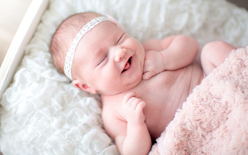 Neugeborenes süßes schlafendes Baby HD-Hintergrundbild