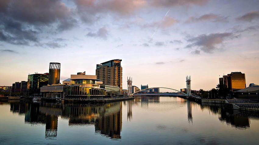 Lowry Theatre and bridge reflections at sunset, Salford, salford quays HD wallpaper