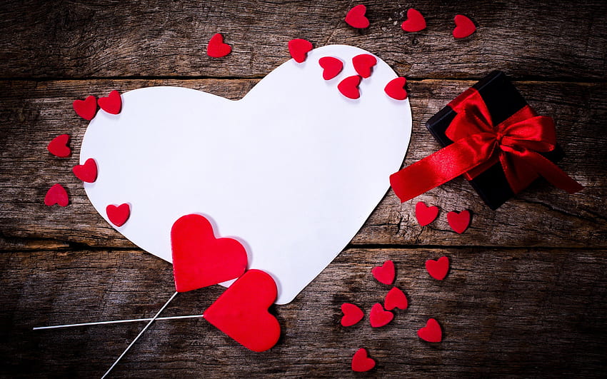 Bir sürü kara kutu renkli hediye kalp kalpler tatil aşk kırmızı kalp romantizm Sevgililer Sevgililer & Gün beyaz kalp ahşap arka planlar HD duvar kağıdı