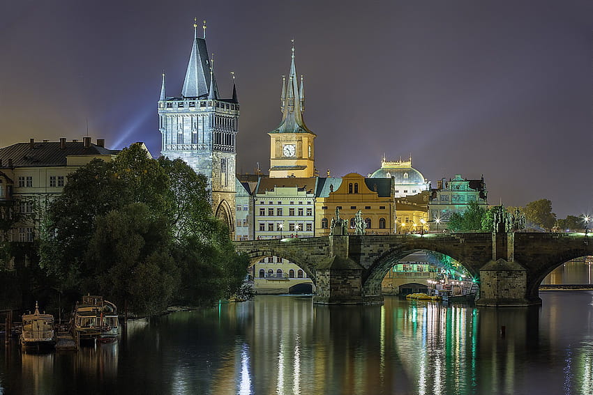 Starożytny: Praga Odbicie nocy Rzeka Budynki Światła Charles, Mołdawia Tapeta HD