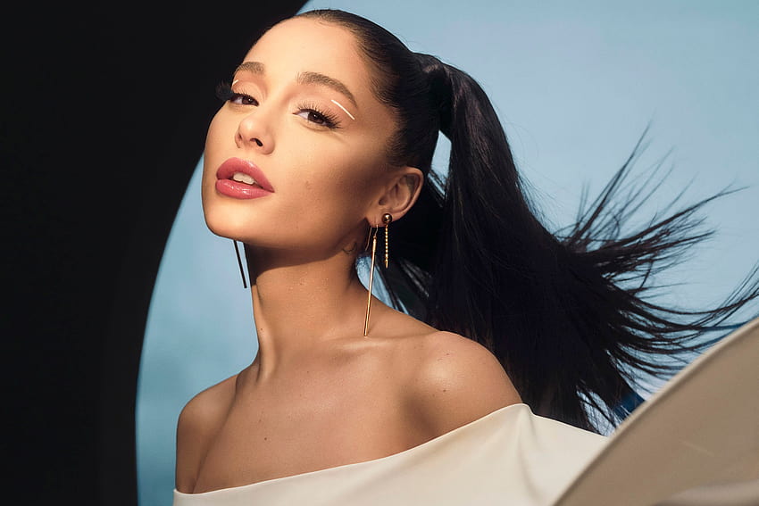Ariana Grande Has Manufactured Her Dream Makeup Line, ariana grande 2022 HD wallpaper