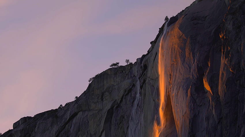 Firefall stuns at Yosemite ไฟป่าโยเซมิตี วอลล์เปเปอร์ HD