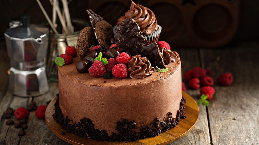 Slice Of Chocolate Cake With Glaze Stock Photo - Download Image Now - Chocolate  Cake, Cake, Chocolate - iStock