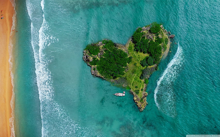 aerial view of heart shaped tropical island HD wallpaper