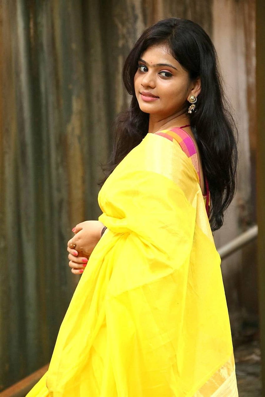 Beautiful Tamil Girl Megana In Traditional Indian Yellow Saree, tamil girls HD phone wallpaper