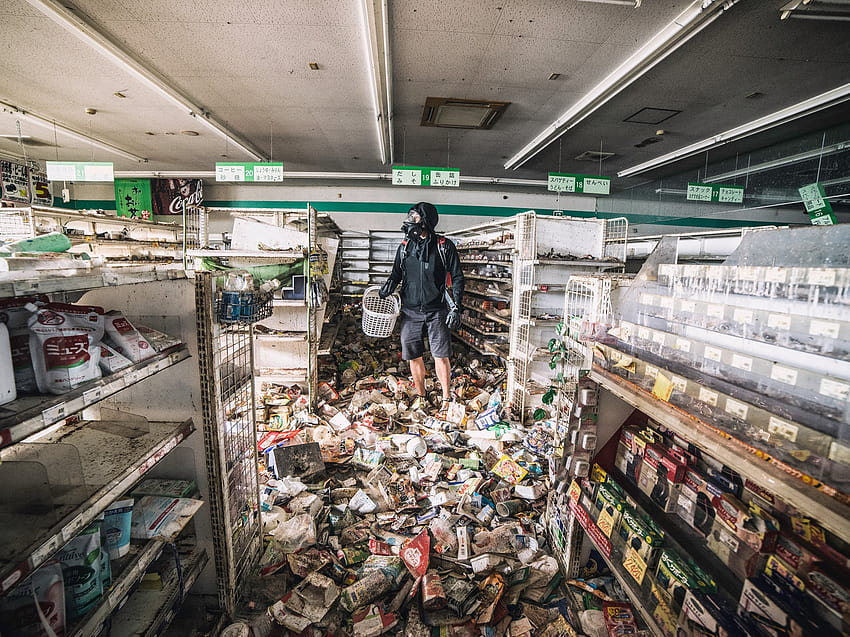 Un fotógrafo captura las ruinas de la zona de exclusión de Fukushima: Revisión de la grafía digital fondo de pantalla