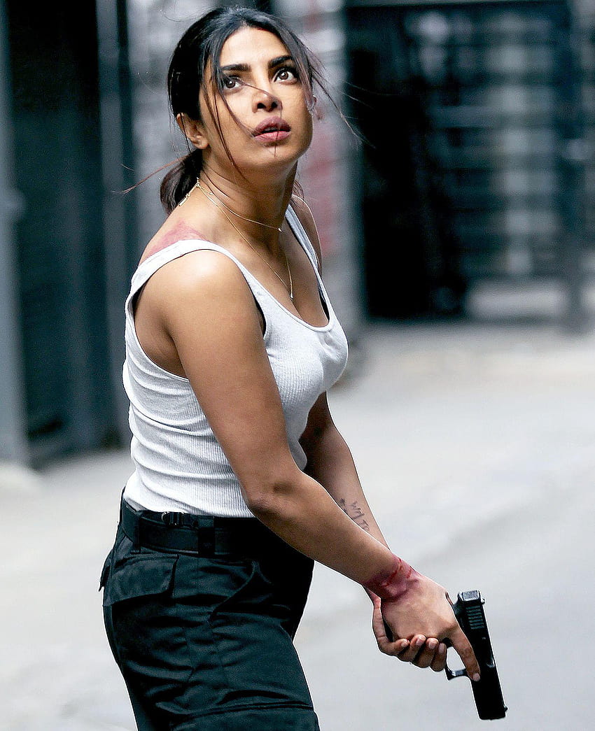 Priyanka Chopra Rushed to ER After Accident on 'Quantico' Set HD phone wallpaper