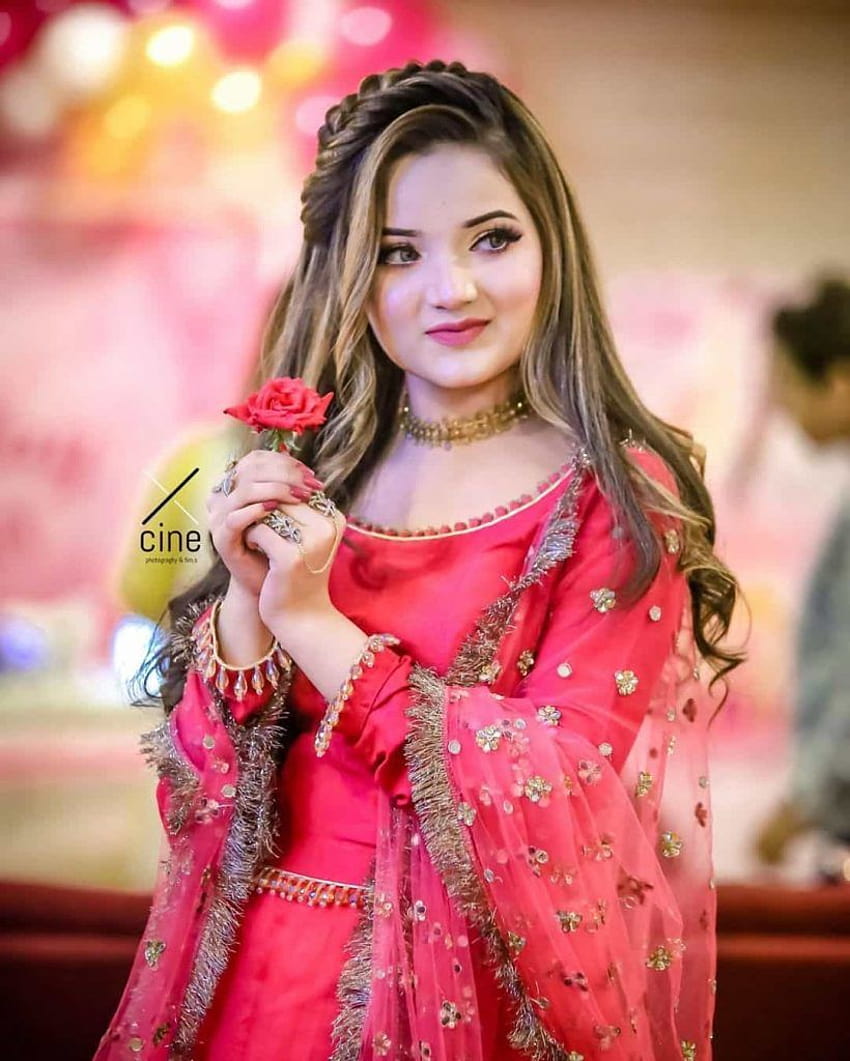 Tochter des Komikers Kashif Khan, Rabeeca Khan an ihrem 19. Geburtstag, rabeeca kashif HD-Handy-Hintergrundbild