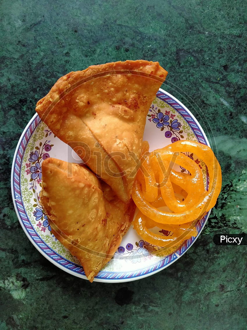 Of Tasty Samosa and Jalebi HD phone wallpaper | Pxfuel