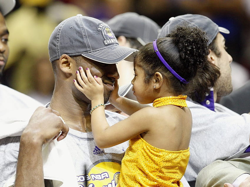Kobe Bryant show how he loved being a 'girl dad' to 4 daughters HD wallpaper
