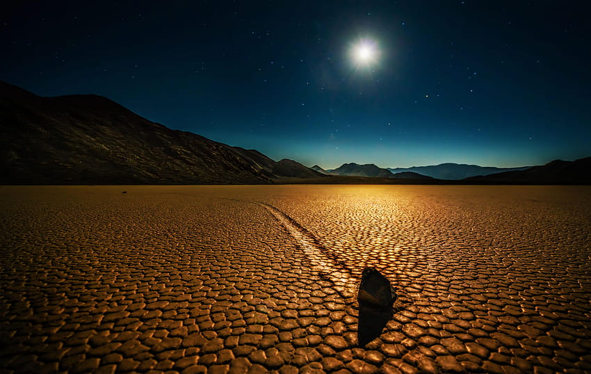 The Mysterious Rock of Wonder in Death Valley Retina Ultra HD wallpaper