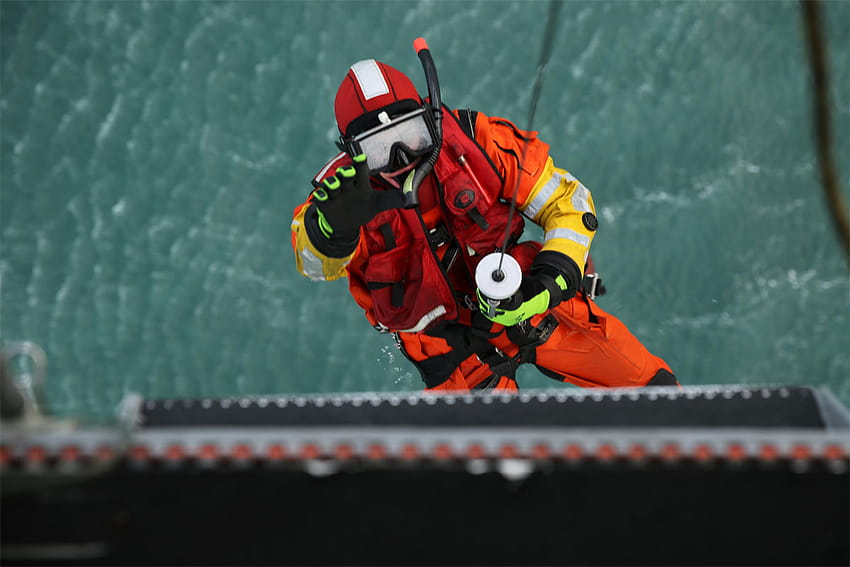 Dzień z US Coast Guard Aviation Survival Technicians – The West Wind, pływak ratowniczy straży przybrzeżnej Tapeta HD
