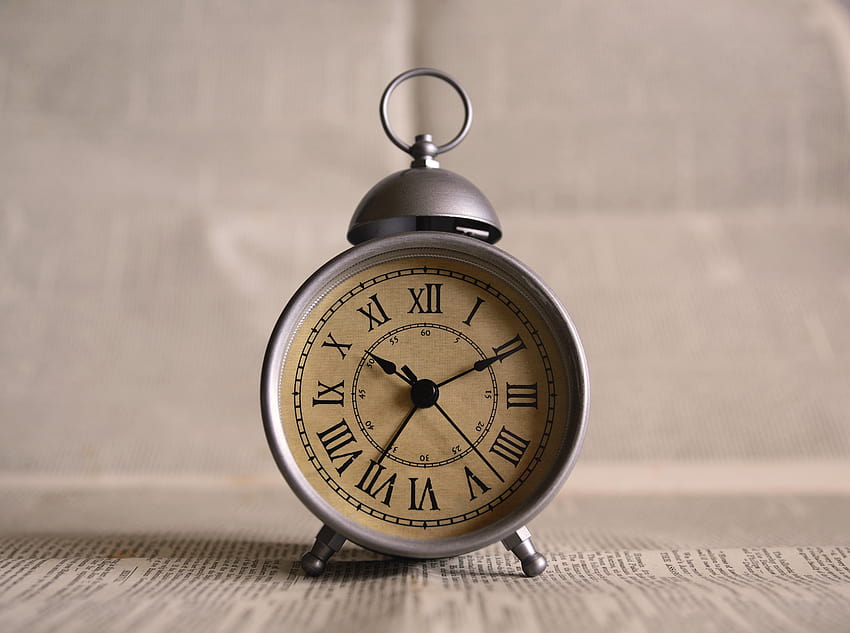 10:36에 표시되는 회색 아날로그 시계 · 스톡, 빈티지 알람 시계 HD 월페이퍼