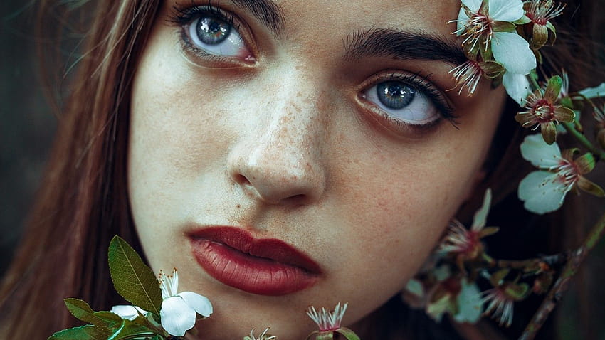 1600x900 Brunette, Blue Eyes, Red Lipstick, Freckles, eyes women HD wallpaper