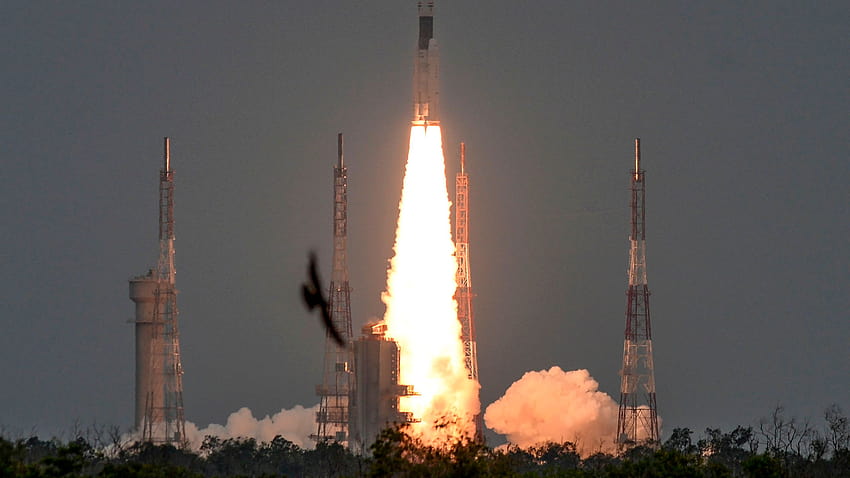 Indie wystrzeliwują statek kosmiczny w celu zbadania złóż wody na Księżycu, gslv Tapeta HD
