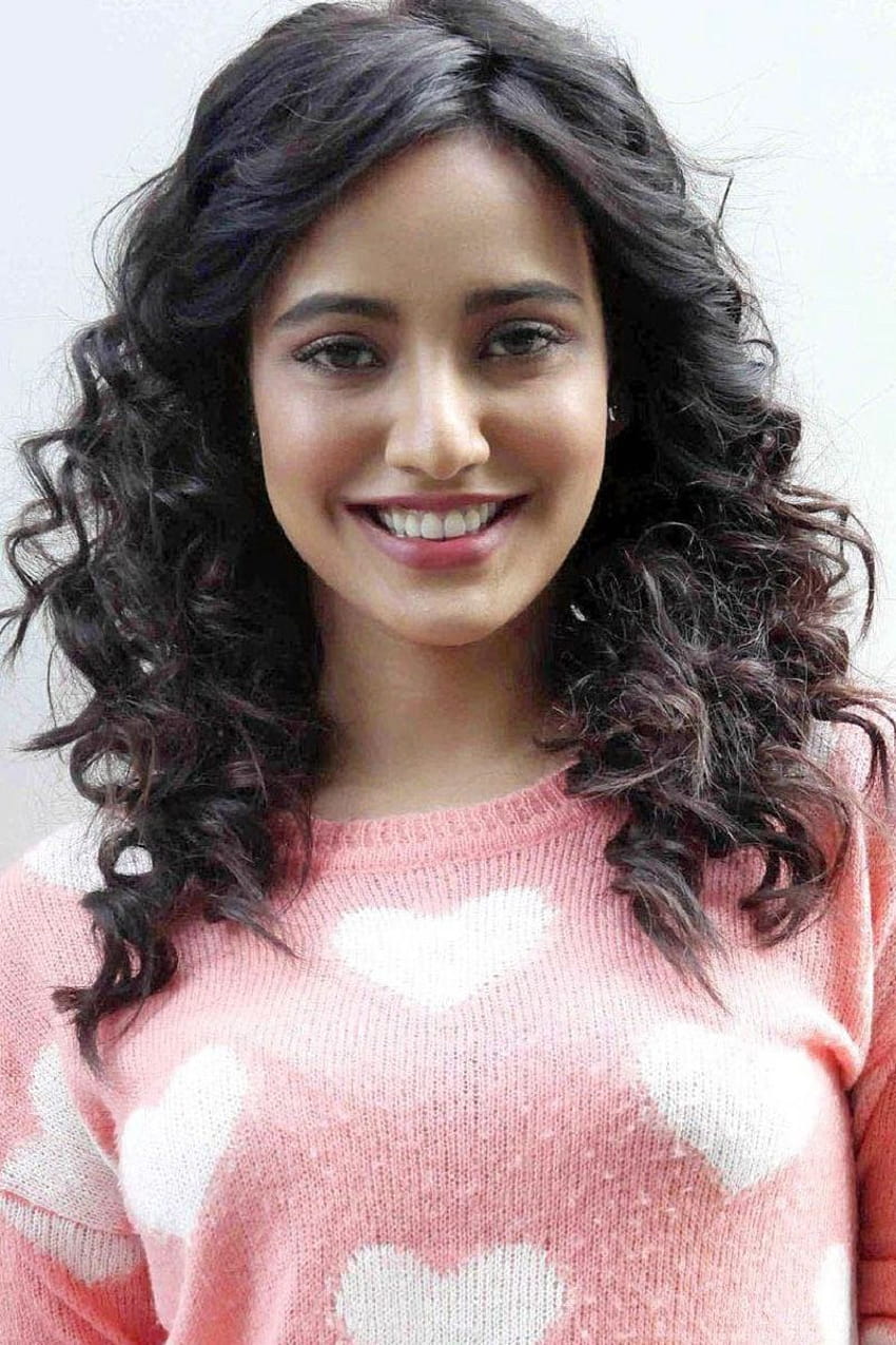 Neha Sharma 핑크색 티셔츠 모빌을 입은 귀여운 모습, Neha Sharma 모바일 HD 전화 배경 화면