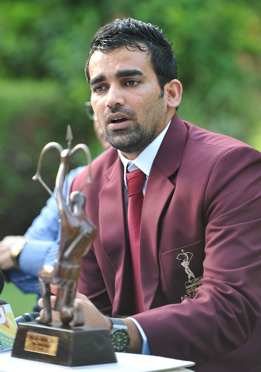 Zaheer Khan si rivolge ai media dopo aver ricevuto l'Arjuna Award Sfondo del telefono HD