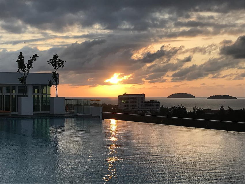 Sunset Seaview Vacation Condos @ Infinity Avenue, Kota Kinabalu, infinity pool sunset HD wallpaper