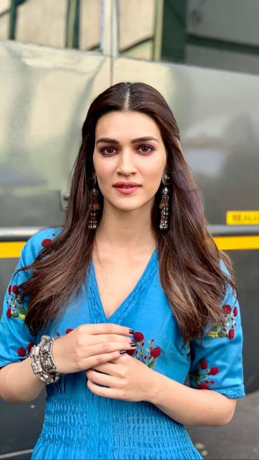 Sanket Sargar en Kirti sanon en 2019, abhilasha hermosa niña india ...