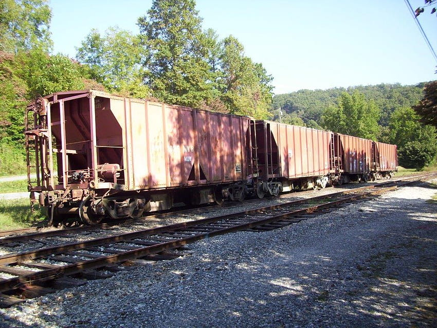 Servizi di trasporto merci, grande ferrovia di montagna fumosa Sfondo HD