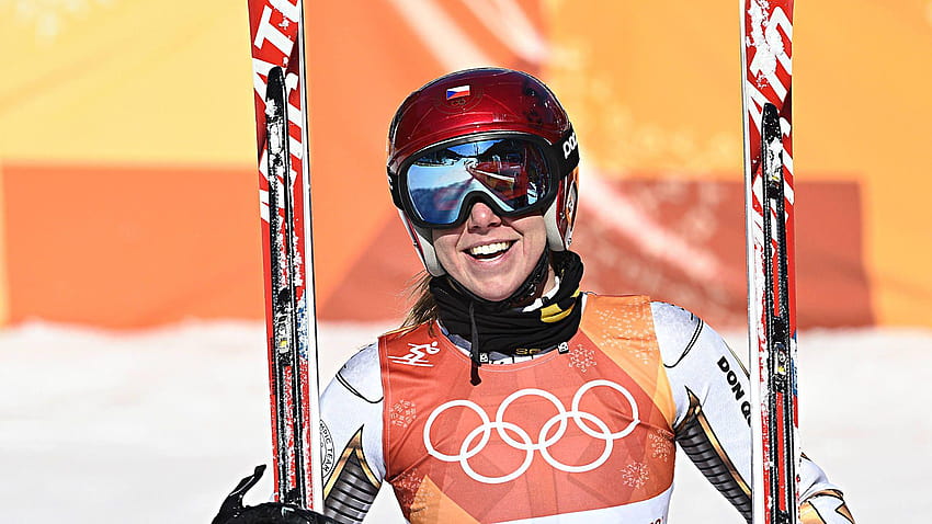 Czech snowboarder Ester Ledecka uses secondhand skis to win gold HD wallpaper