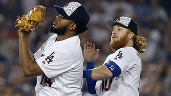 Dodgers Tailgate on X: Wallpaper Wednesday: Cody Bellinger & Justin  Turner #LABleedsBlue #BringItHome #HollywoodLifestyle   / X