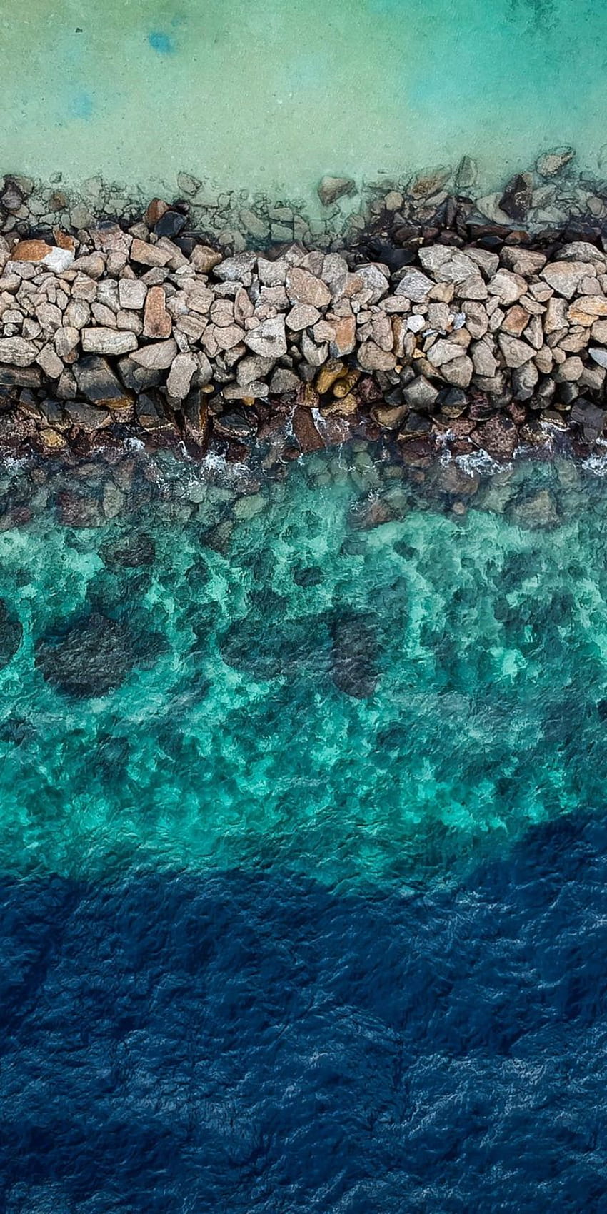 青緑色の水、空撮、岩、海岸、1080x2160、緑の海 HD電話の壁紙