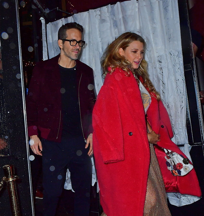 Blake Lively and Ryan Reynolds Attend Taylor Swift's 30th Birtay Party, taylor swift and blake lively HD phone wallpaper