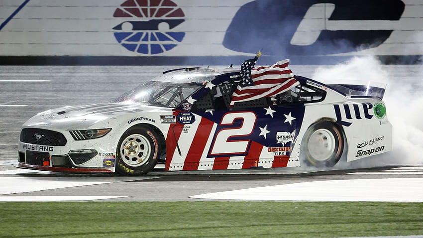 Wyniki NASCAR w Charlotte: Brad Keselowski wygrywa szaloną Coca Tapeta HD