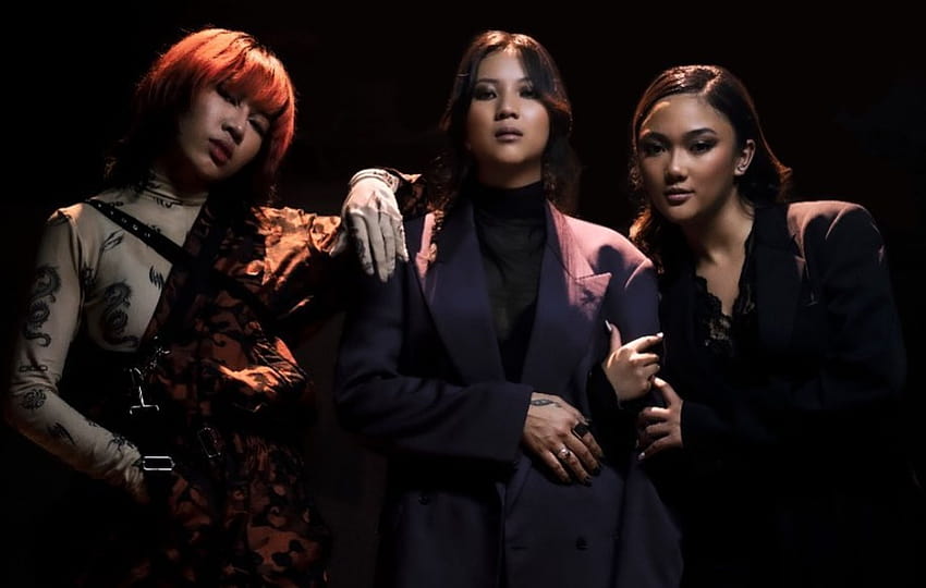 Ramengvrl, Danilla Riyadi 및 Marion Jola는 'Do n't Touch Me' 뮤직 비디오에서 광기를 포용합니다. HD 월페이퍼