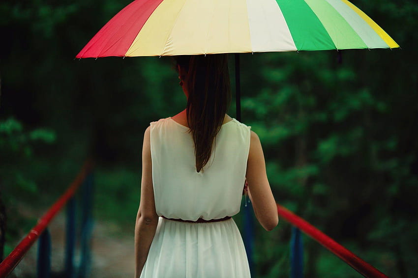 mood girl brunette umbrella color rain weather blur pagar jembatan, latar belakang payung Wallpaper HD