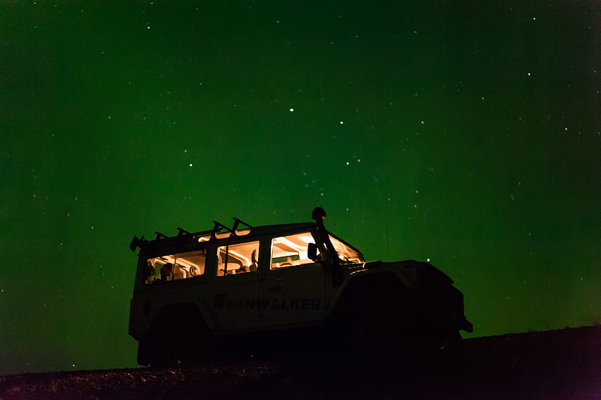 : nord, lumières, Islande, nuit, nature, voiture, land rover, défenseur, d700, vert, ciel, pays, côté, aurore, moonwalker, voyage, aventure, voyage, 5, étoiles, amusement, jeep 4256x2832 Fond d'écran HD