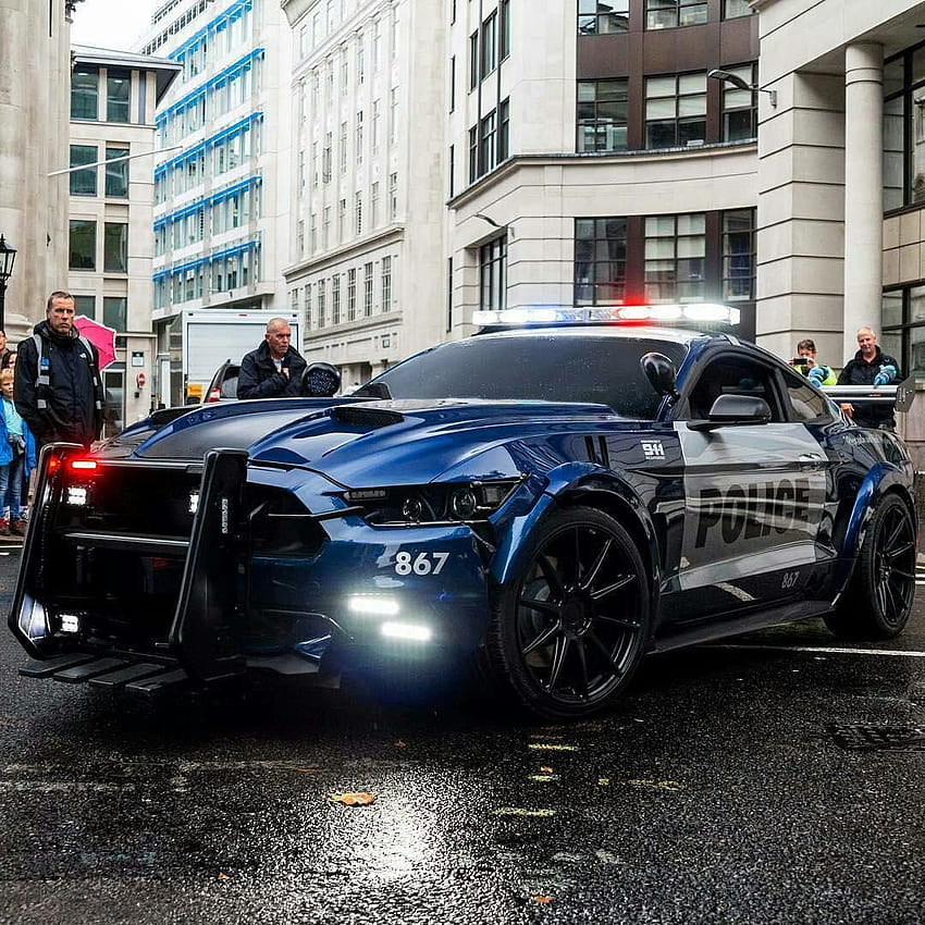 Ford Mustang Polisi Biru Tua yang memukau dengan lampu led merah dan bumper dorong, mobil polisi ford mustang wallpaper ponsel HD