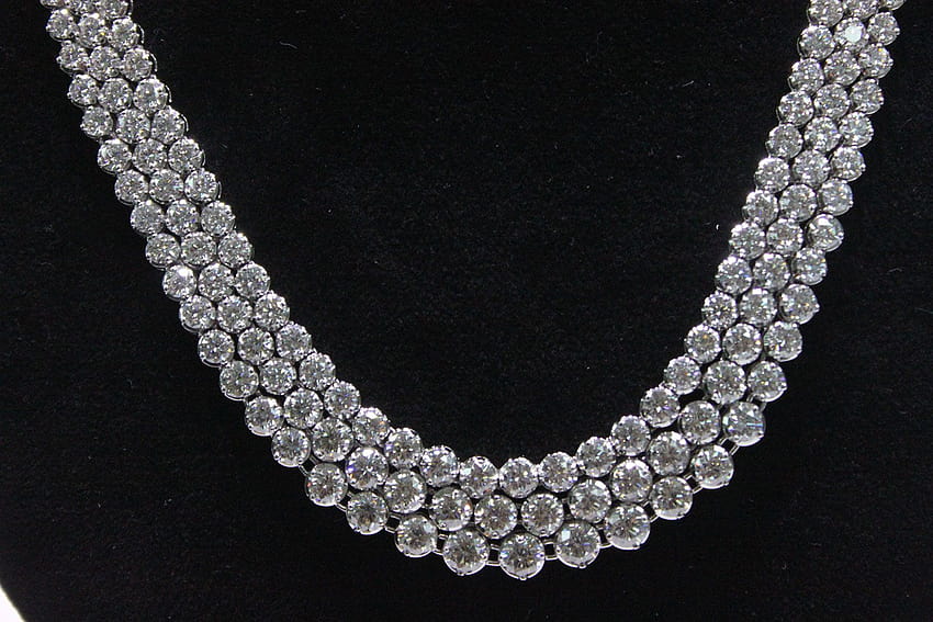 1 handgefertigte Diamantkette mit Diamanten von insgesamt 5000 Karat [1600 x 1067] für Ihr , Handy & Tablet HD-Hintergrundbild