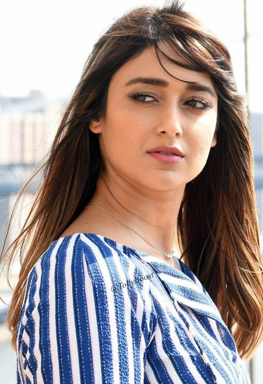 Aktris Telugu Cantik Ileana D'Cruz Hot Long hair Face Closeup, ileana close up wallpaper ponsel HD