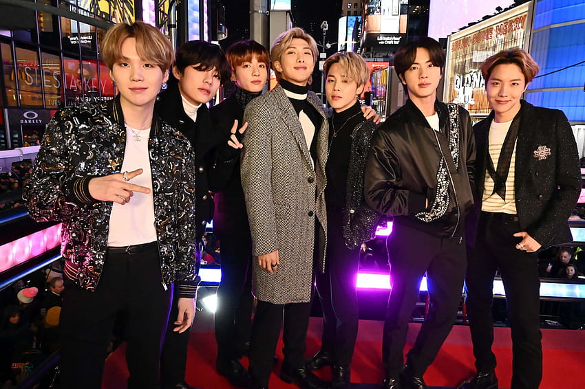 Will BTS collaborate with Ariana Grande after dropping hints? Insider leaks suggest it will come out this year, ariana grande and bts HD wallpaper