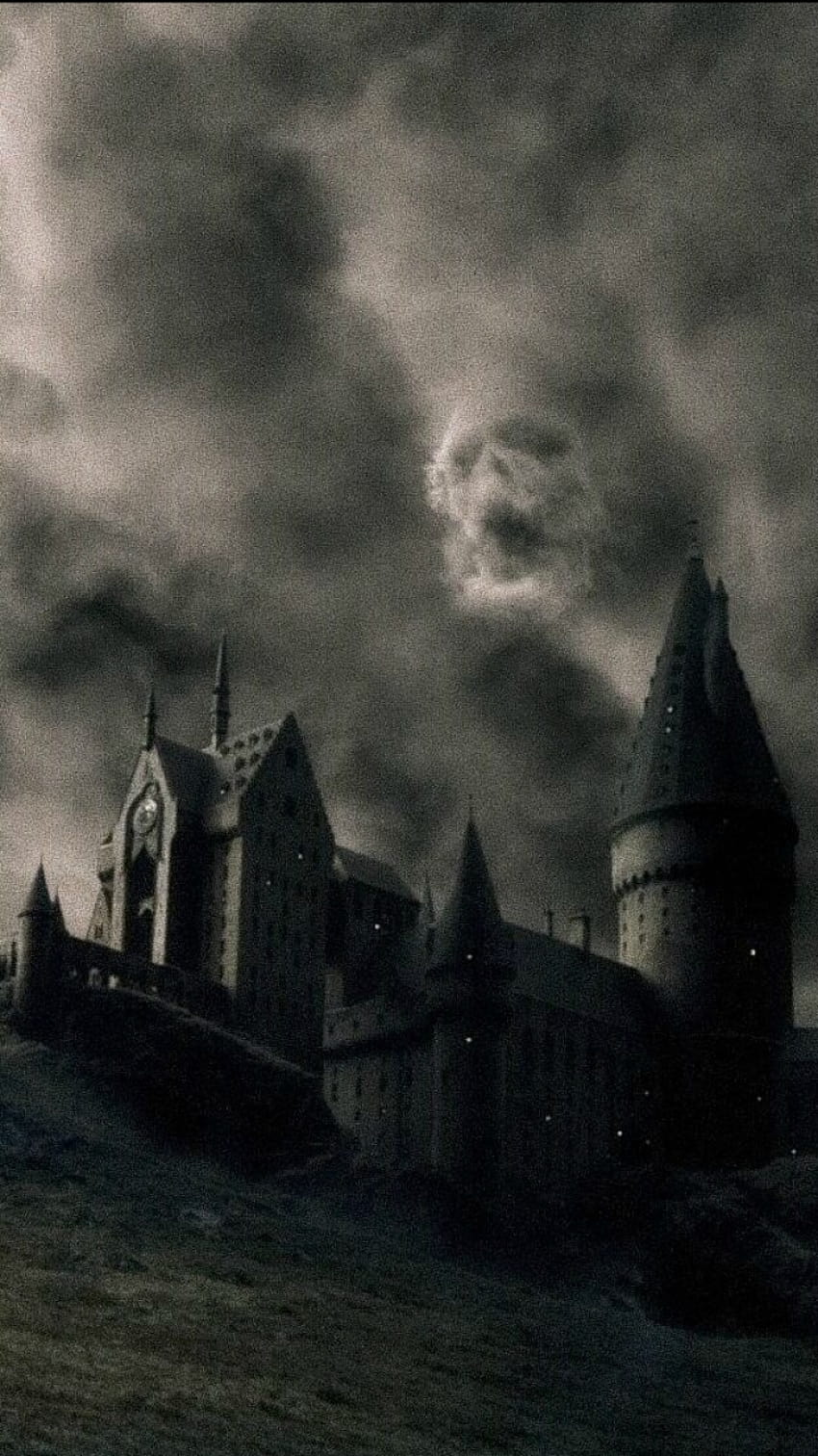 hogwarts ,sky,darkness,atmospheric phenomenon,atmosphere,architecture,castle,black and white, graphy,cloud,building, dark harry potter HD phone wallpaper