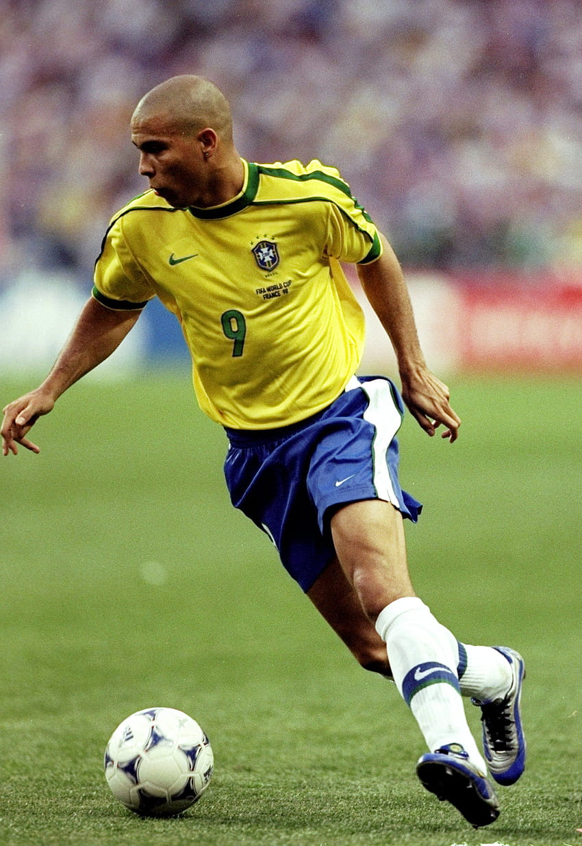 Khám phá hình nền về Ronaldo de Lima - một trong những cầu thủ vĩ đại nhất trong lịch sử bóng đá. Qua hình ảnh, bạn sẽ cảm nhận được sức mạnh và tài năng của siêu sao này.