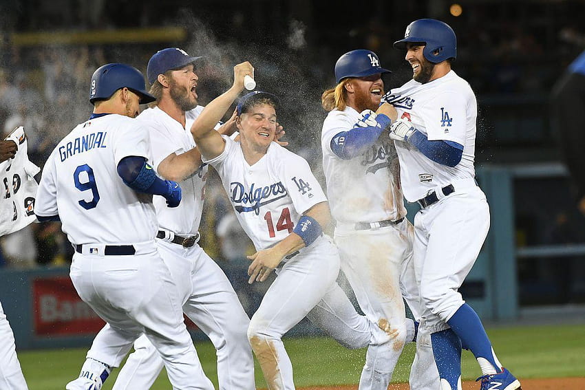 Dodgers ride the Fernando Rodney Experience to sweep Diamondbacks HD wallpaper
