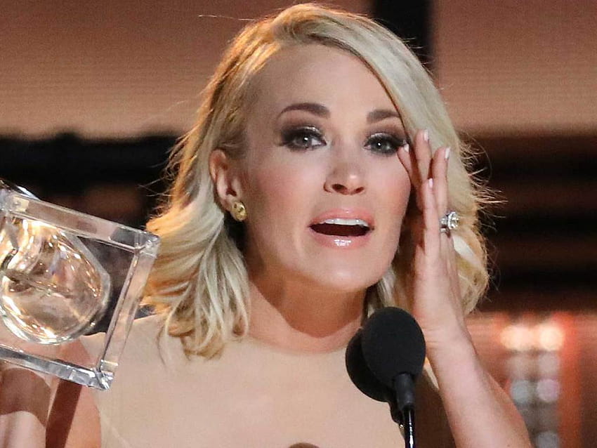 Carrie Underwood revela que su caída resultó en 4 puntadas en su rostro, carrie underwood 2018 fondo de pantalla