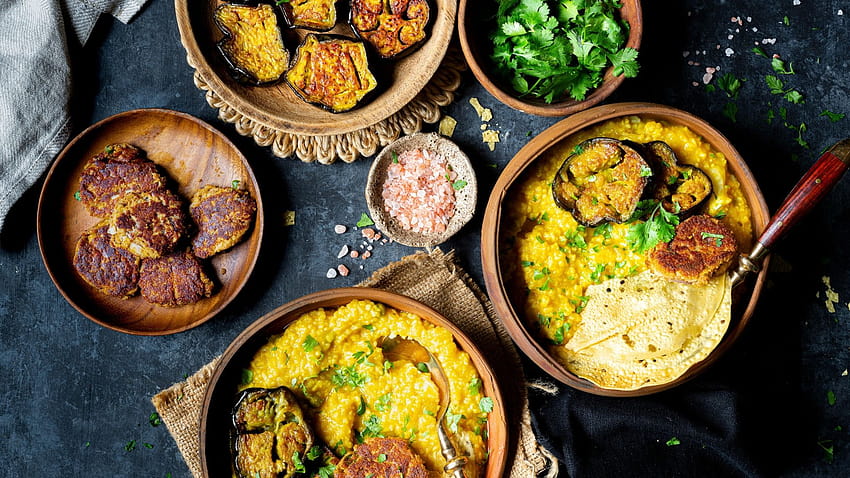 From khichuri to ilish bhaja, for Bengalis, the monsoon signals a veritable feast of foods, bengali food HD wallpaper