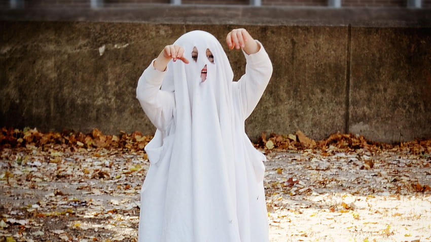 7 Ridiculously Easy Halloween Costumes Using Only a Bedsheet – SheKnows, sheet ghost HD wallpaper