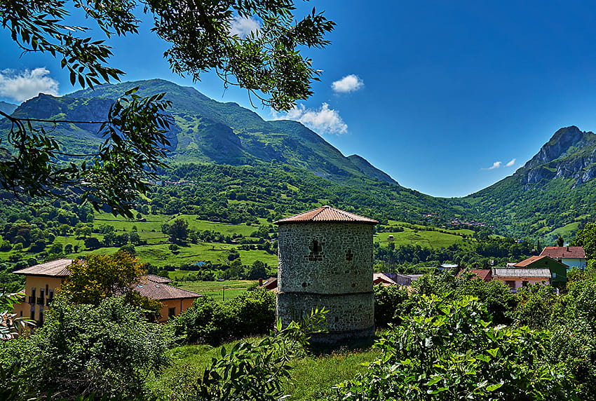 España Proaza Asturias Naturaleza Montañas Cielo Paisajes Arboles fondo de pantalla
