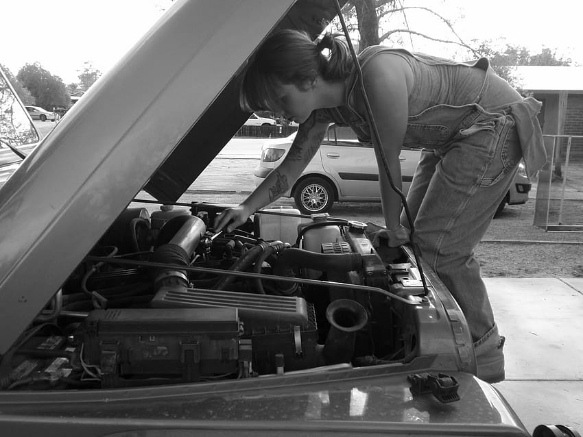 Panie: uruchomcie silniki, kobiety mechaniki Tapeta HD