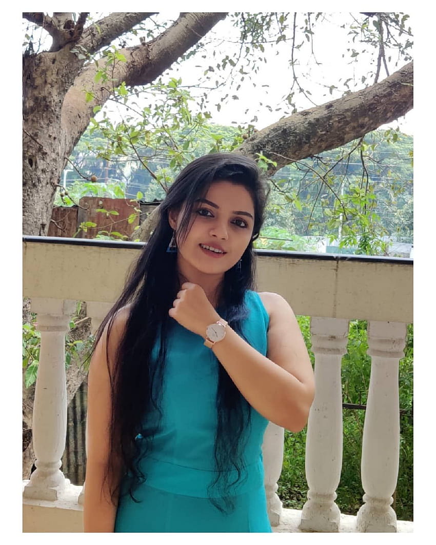Aarya Ambekar udostępniła post na Instagramie: „Świętuj Diwali z @danielwellington i @myntra, wybierz dowolny zegarek DW z 10% rabatem tylko w…” • Śledź ich… Tapeta na telefon HD