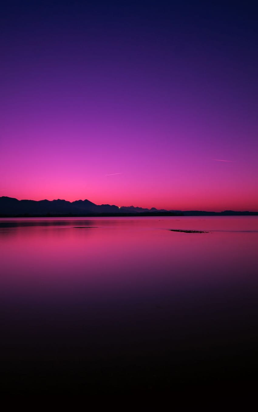 Różowe błękitne niebo, zachód słońca, jezioro, sylwetka, niebieski fioletowy różowy zachód słońca Tapeta na telefon HD